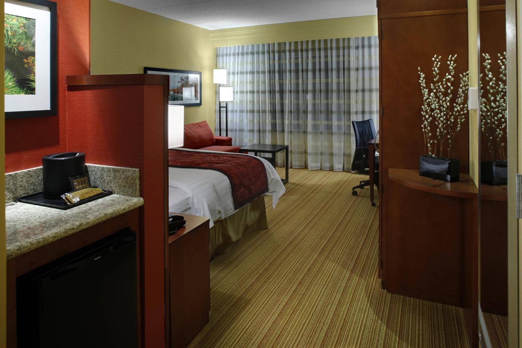 Courtyard By Marriott Boone Hotel Exterior photo