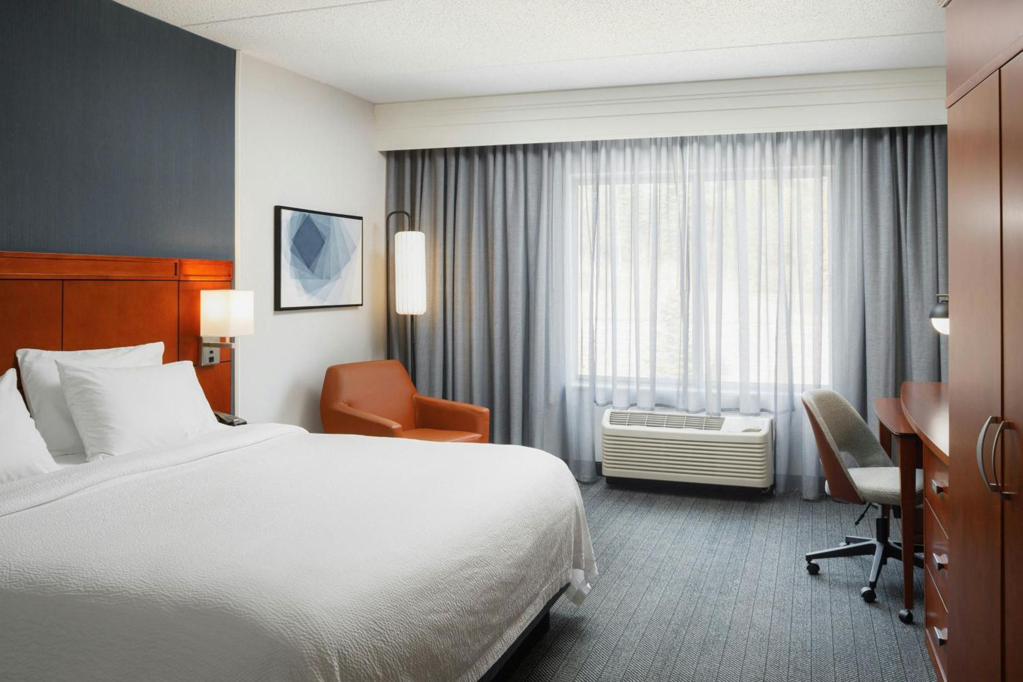 Courtyard By Marriott Boone Hotel Exterior photo