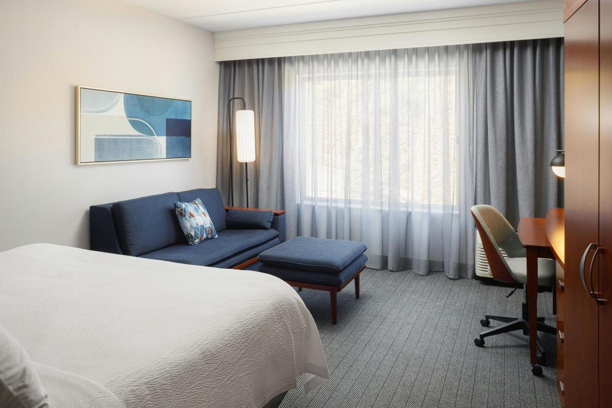 Courtyard By Marriott Boone Hotel Exterior photo